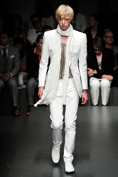Look 7
